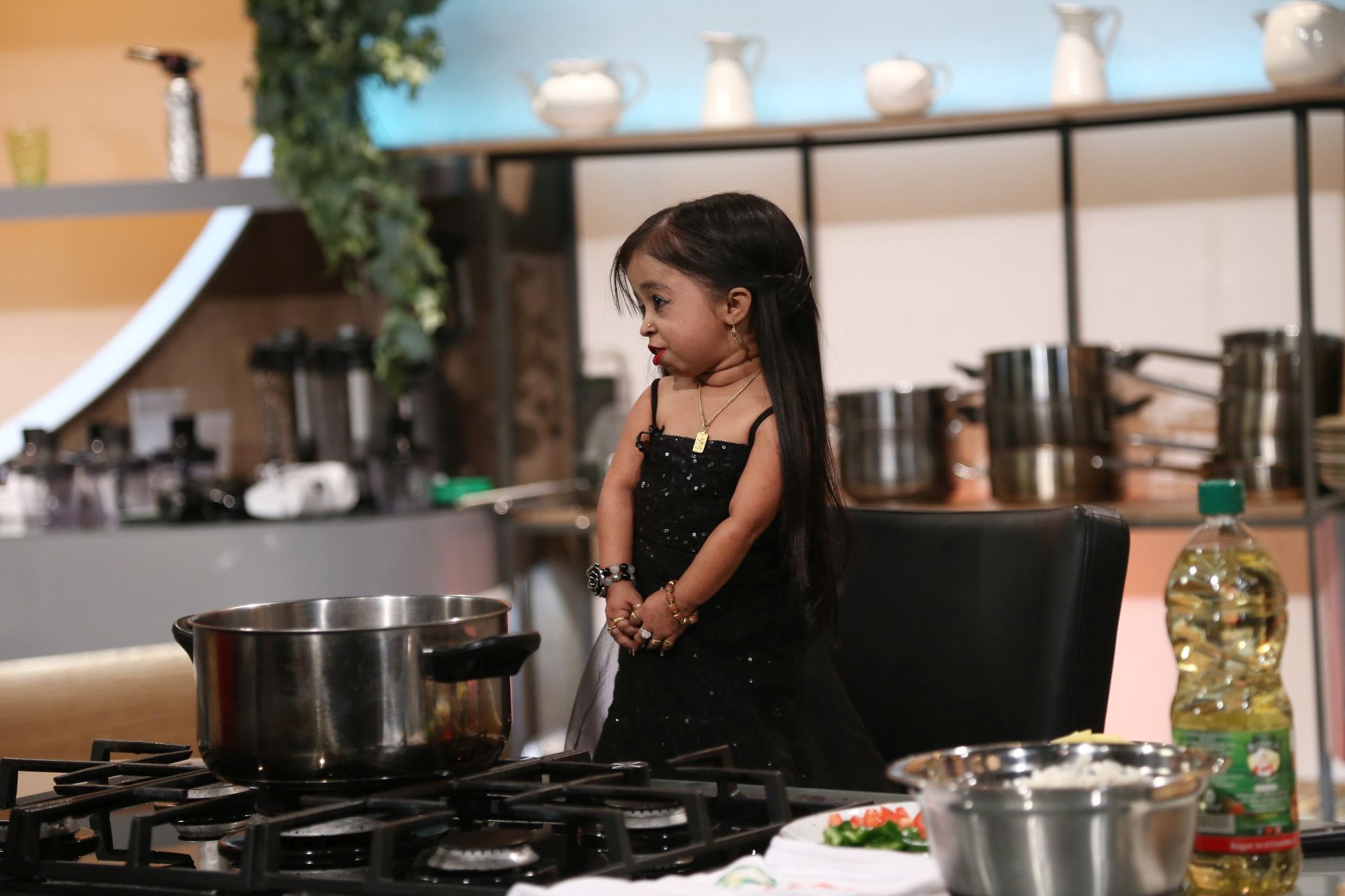 Jyoti Amge, cea mai mică femeie din lume, apariție-surpriză la „Chefi la cuțite”. Are 29 de ani și 5 kilograme: „Verișorul meu are 2 ani și este mai înalt decât mine”