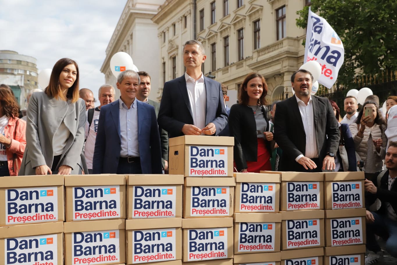 Dan Barna și-a depus candidatura la prezidențiale la Biroul Electoral Central. Alianța USR-Plus a strâns aproape 400.000 de semnături