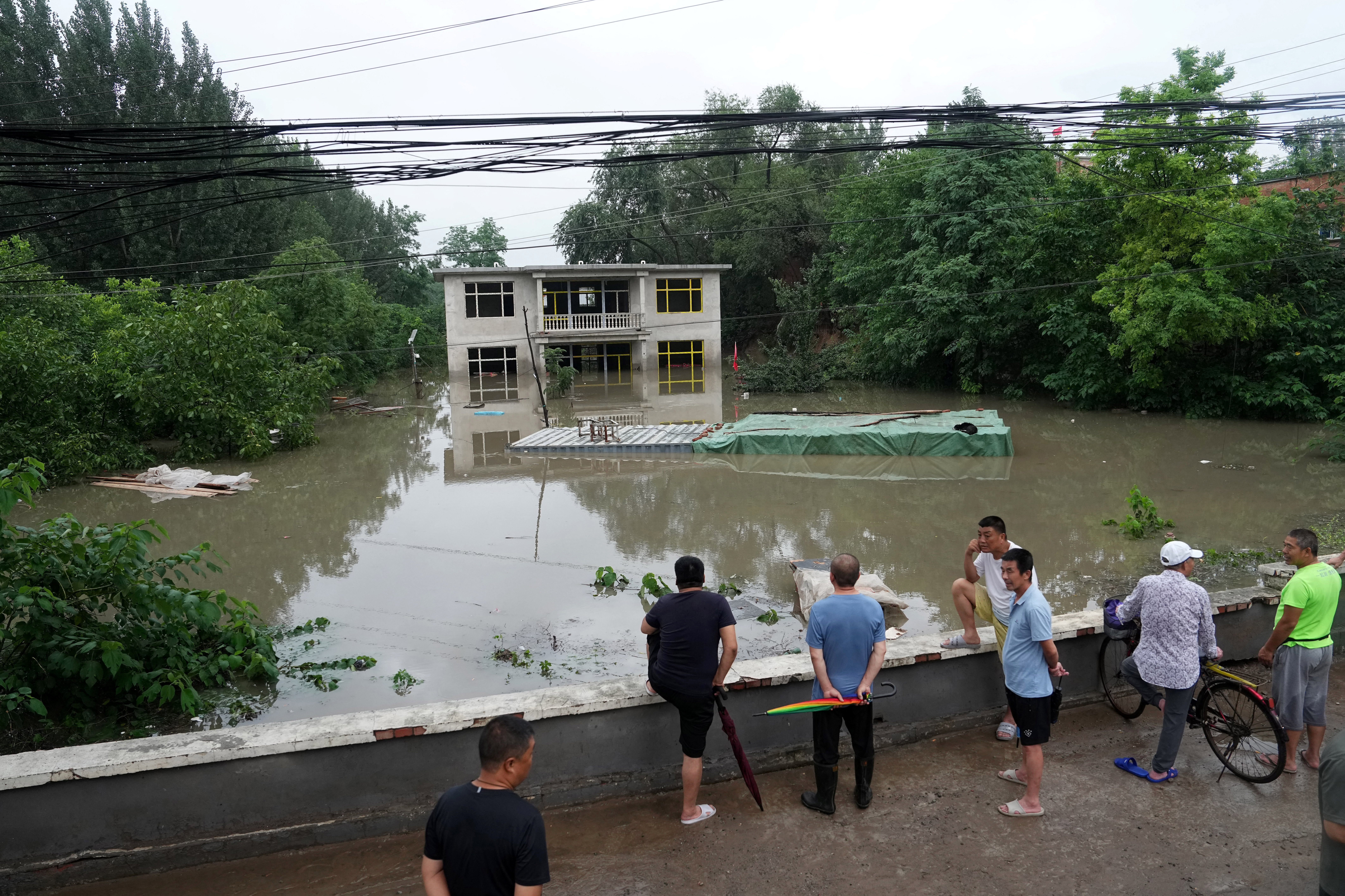 China intensifică operațiunile de salvare după taifunul Doksuri. Cea mai gravă furtună din ultimul deceniu a făcut zeci de victime. FOTO