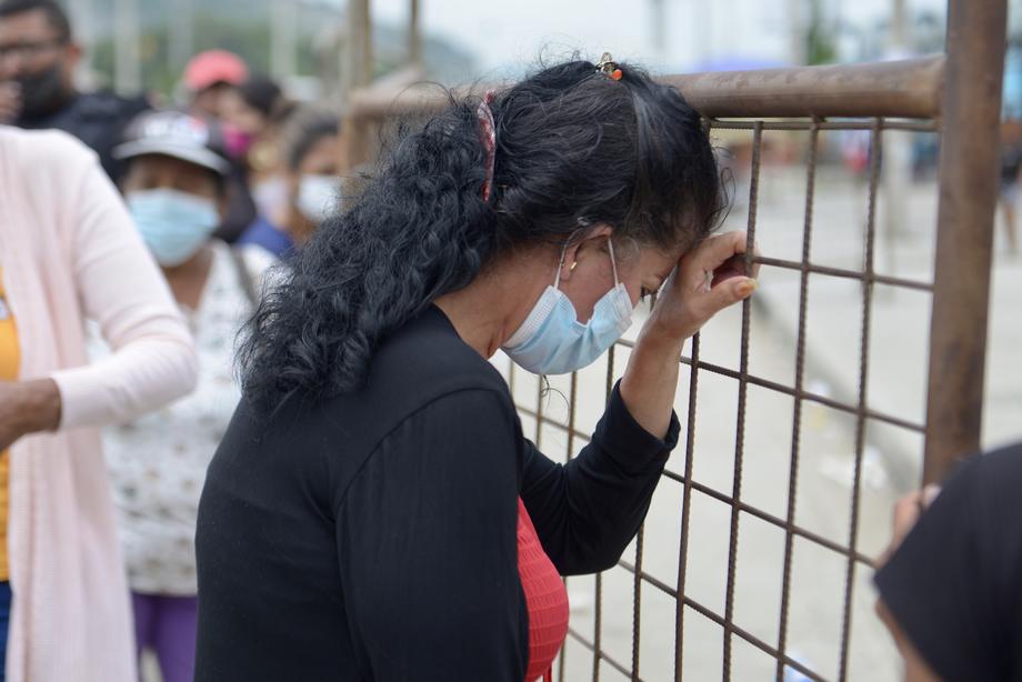 79 de deținuți morți în închisorile din Ecuador, în răfuieli între bande rivale. Familiile cer autorităților trupurile celor uciși