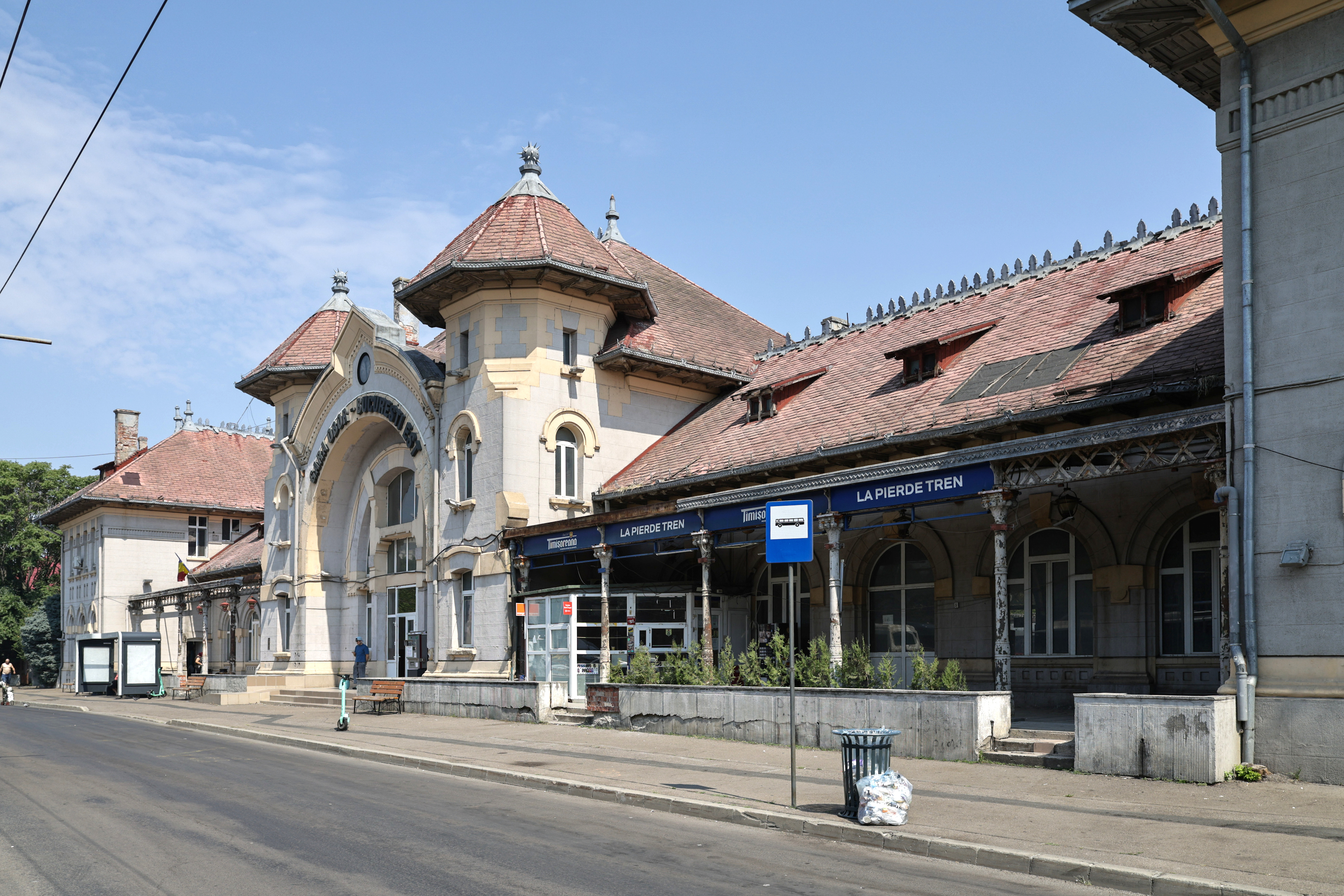 Gara-fantomă din București: dezastru total, cinci trenuri vin și pleacă, iar călătorii așteaptă micii calzi „La pierde tren”