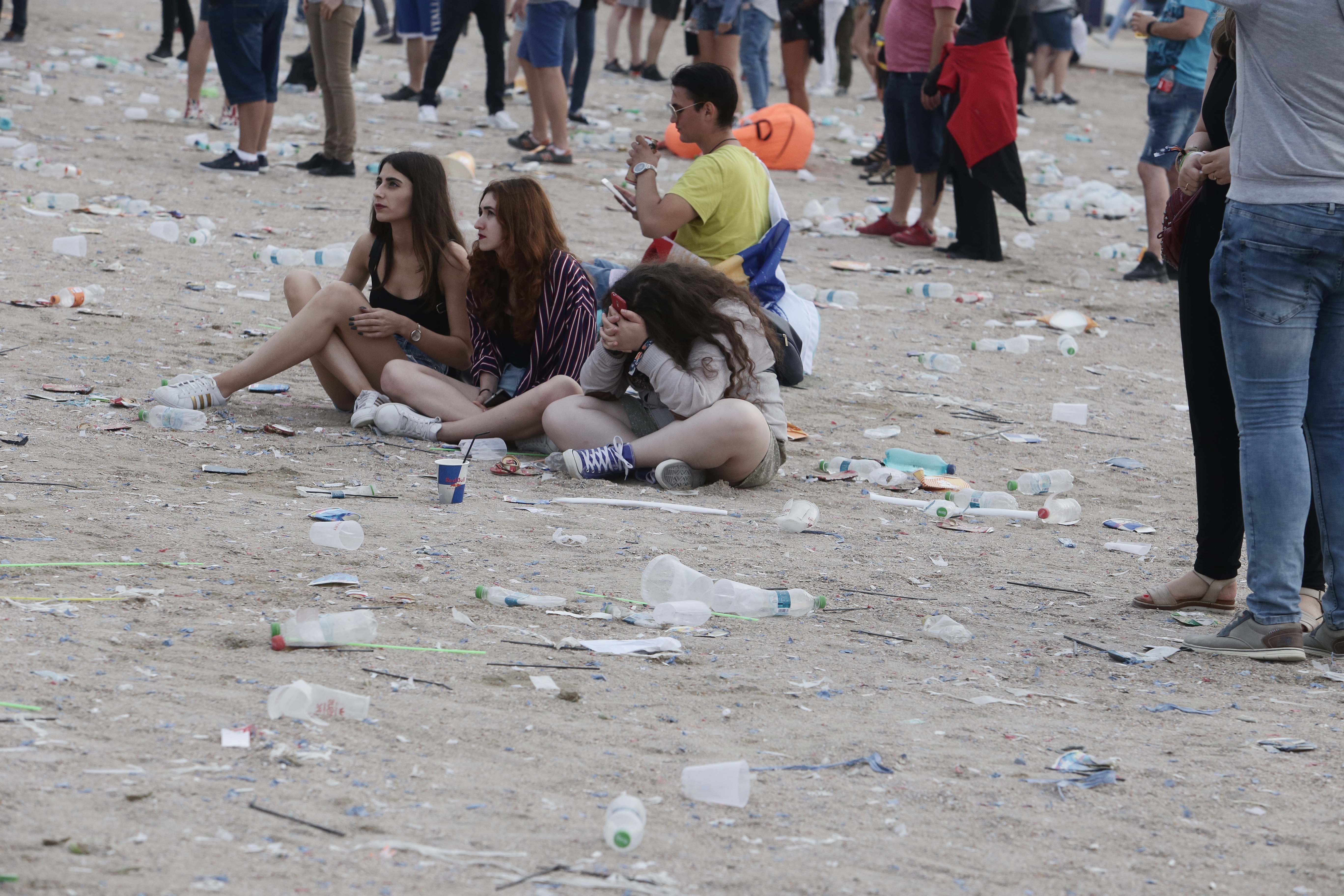 GALERIE FOTO/ Zori de zi la Neversea 2018. Ultraviolete pe covorul de pet-uri