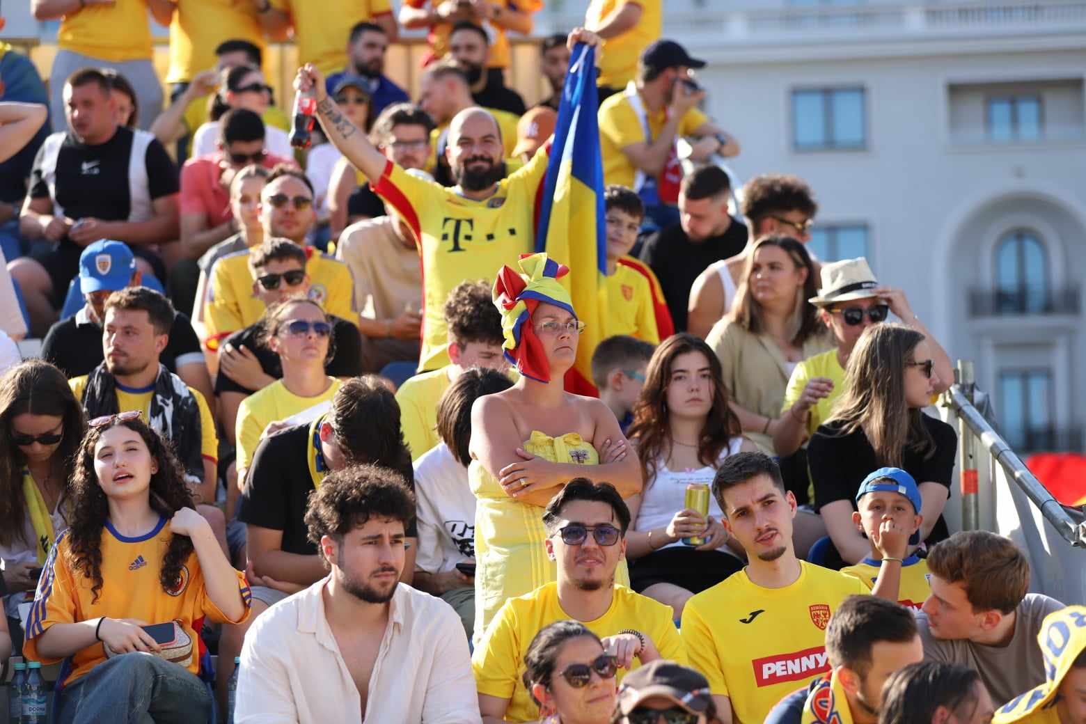 Sărbătoare și la București! Atmosferă incendiară în Piața Universității după ce tricolorii s-au calificat în optimi la Euro 2024