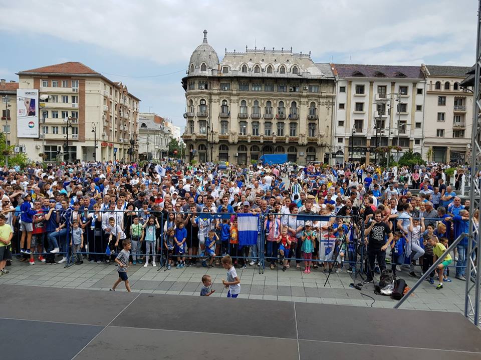 Cupa României a ajuns la Craiova. Circa 7.000 de fani au sărbătorit cu fotbaliștii Universității / GALERIE FOTO&VIDEO