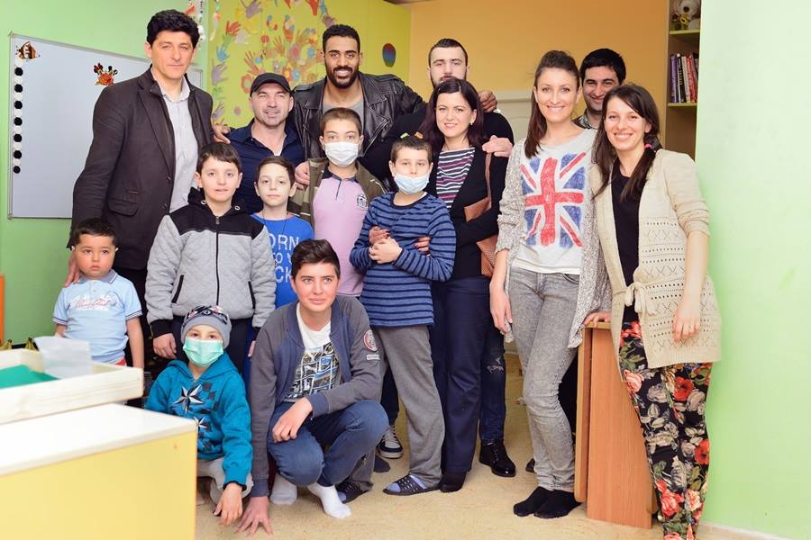 Andrei Stoica, Benny Adegbuyi, Alex Maxim, Belodedici şi Vlădoiu au oferit cadouri copiilor bolnavi de cancer