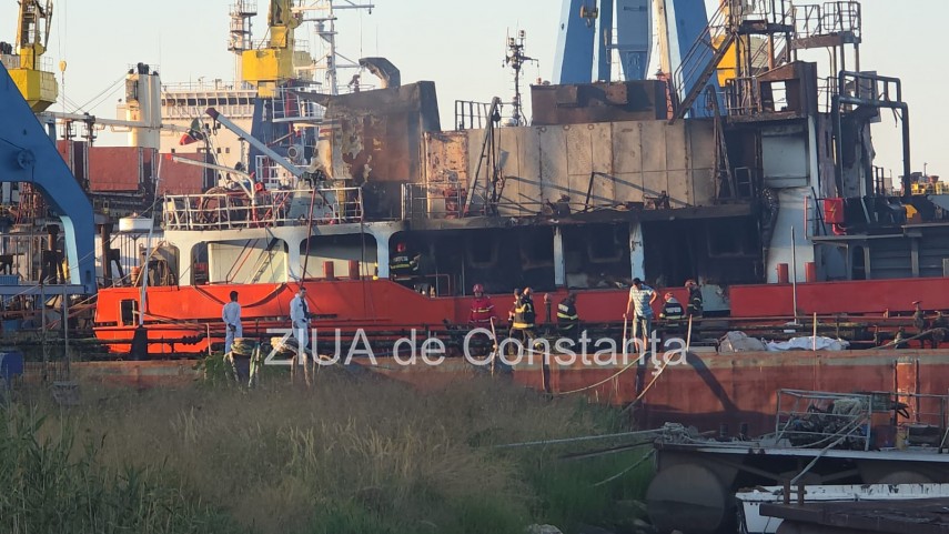 Incendiu puternic în Portul Midia, unde o navă încărcată cu minereu a luat foc. Ce au distrus flăcările