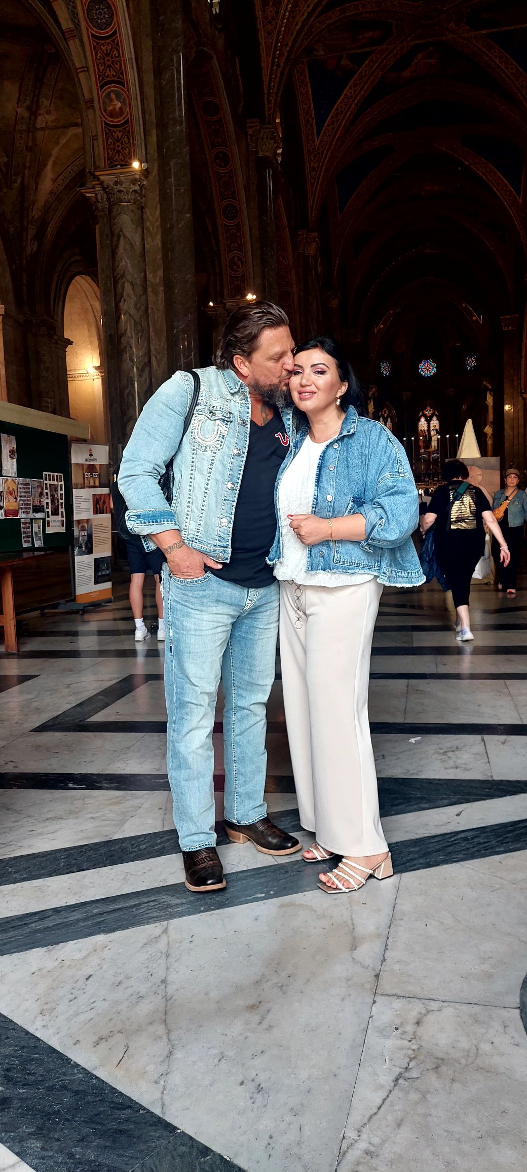 Adriana Bahmuțeanu și George Restivan s-au despărțit. Prezentatoarea TV a spus motivul pentru care au ajuns la divorț. „A fost frumos, autentic”