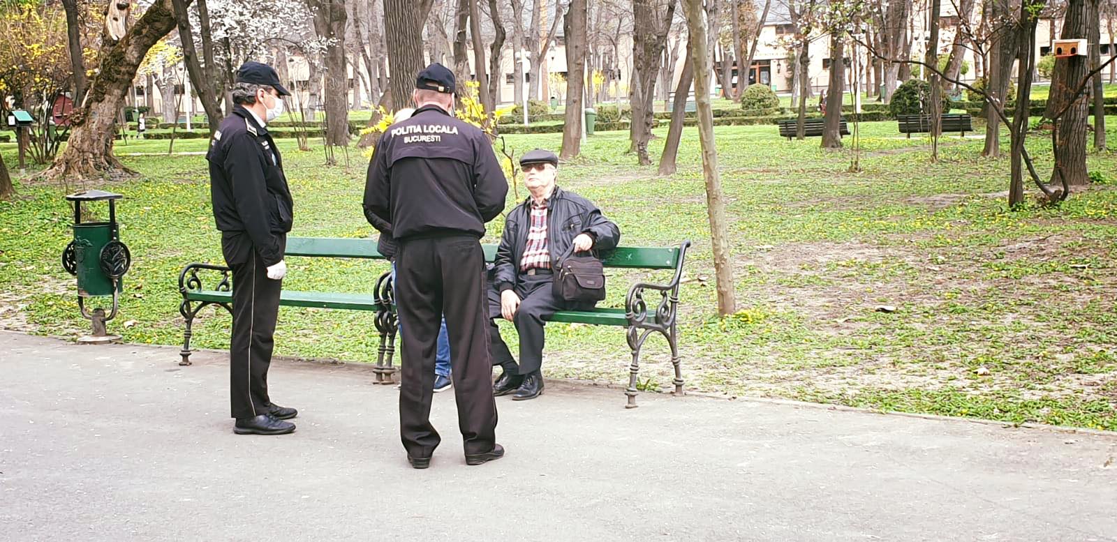 Parcuri pline de oameni care ignoră sfaturile de a sta în casă. Ce spune Poliția