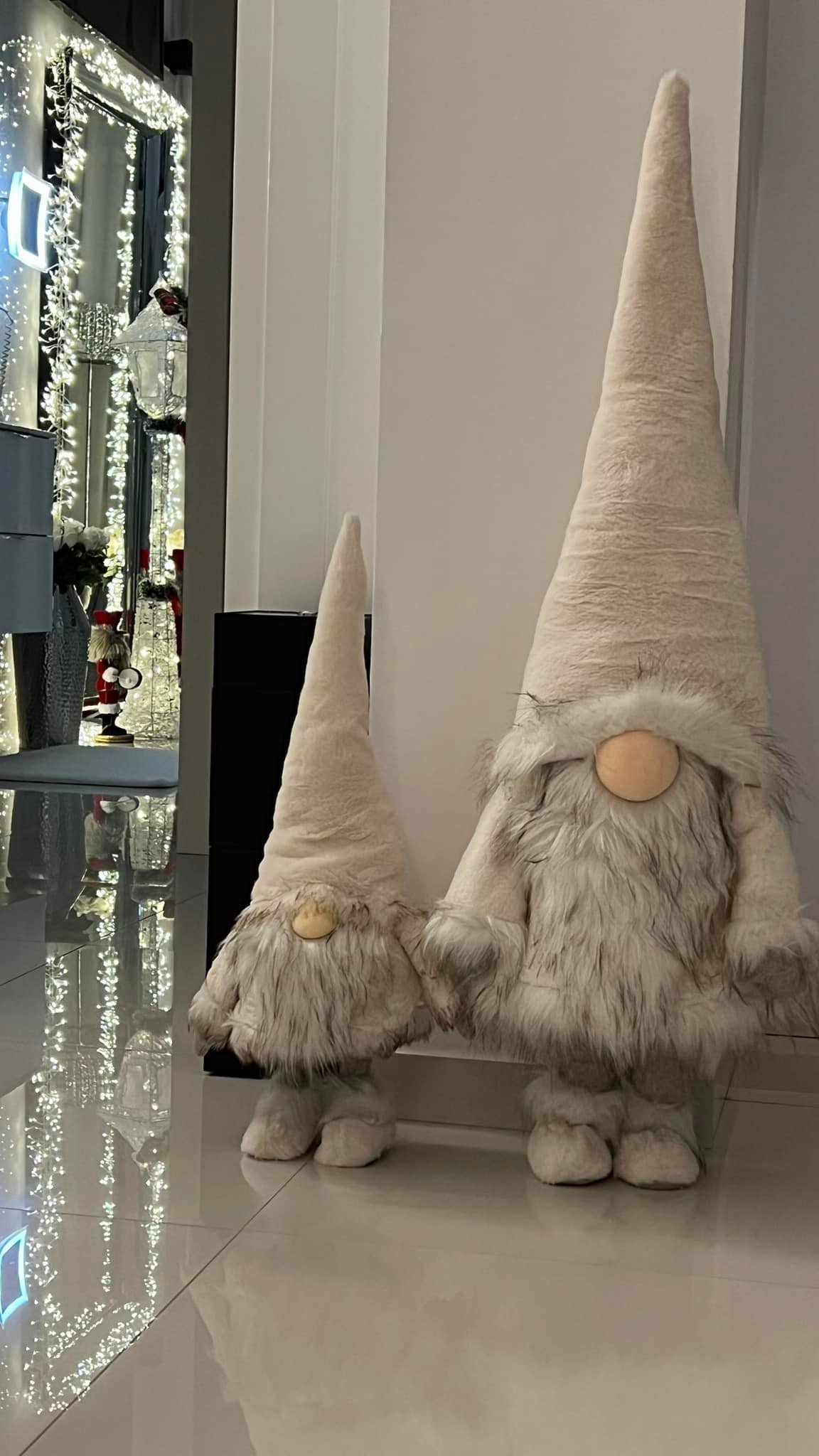 Cum și-a decorat Oana Zăvoranu casa de Crăciun. Imagini cu bradul spectaculos al actriței