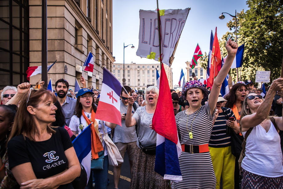 Noi proteste în Franța, împotriva permisului de sănătate: „Oile stau la balcon"