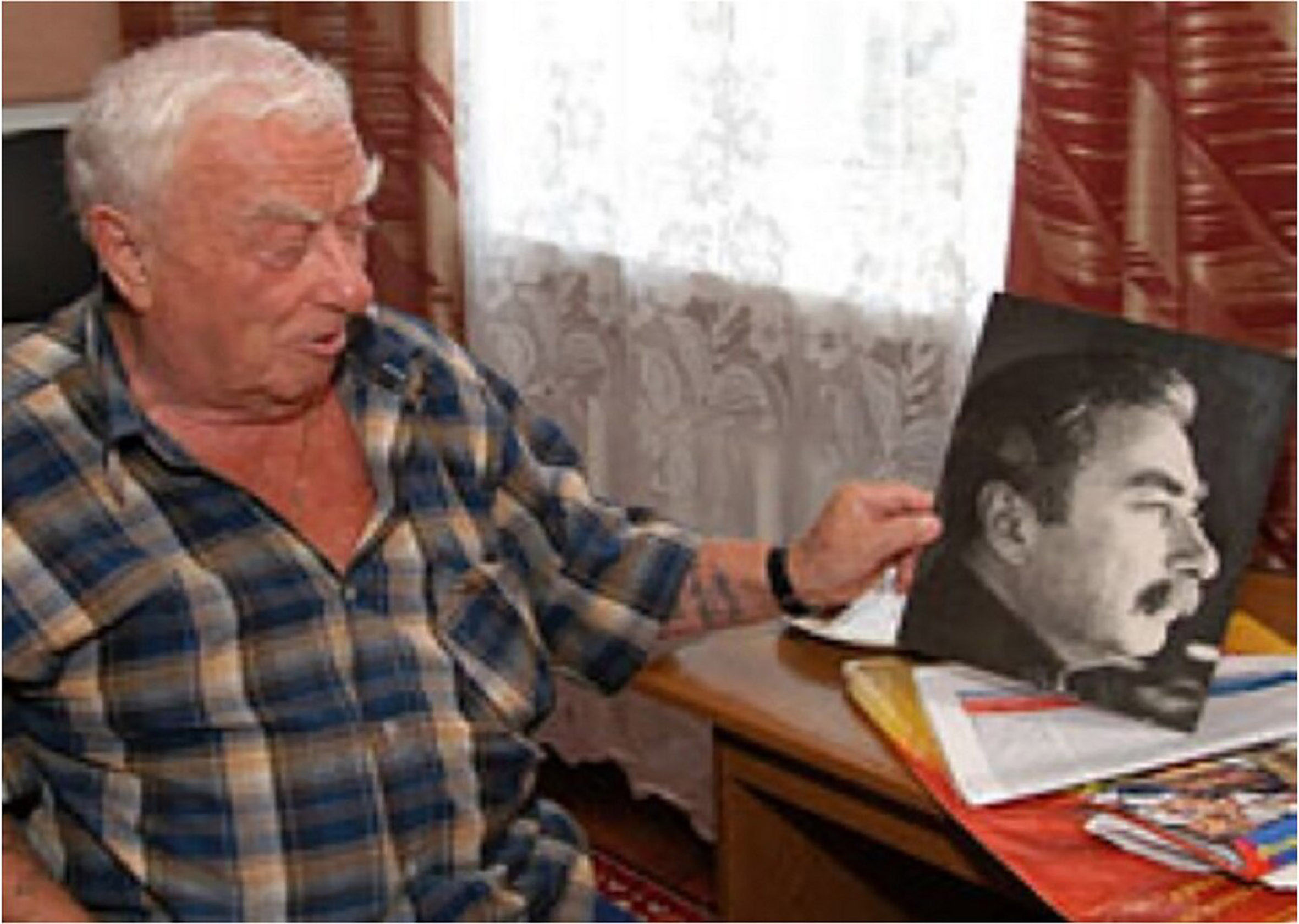 Sosia lui Stalin a murit la 102 ani: „A fost o onoare, eram mândru că semăn cu liderul. Am avut totul, cu excepția urechilor prea mici”