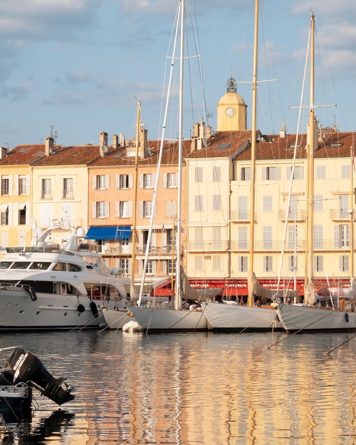 Cât costă să mănânci la restaurantul din Saint-Tropez preferat de Brigitte Bardot, De Funes, Armani sau Pablo Picasso. Între „jecmăneală” și „cea mai frumoasă terasă din lume”