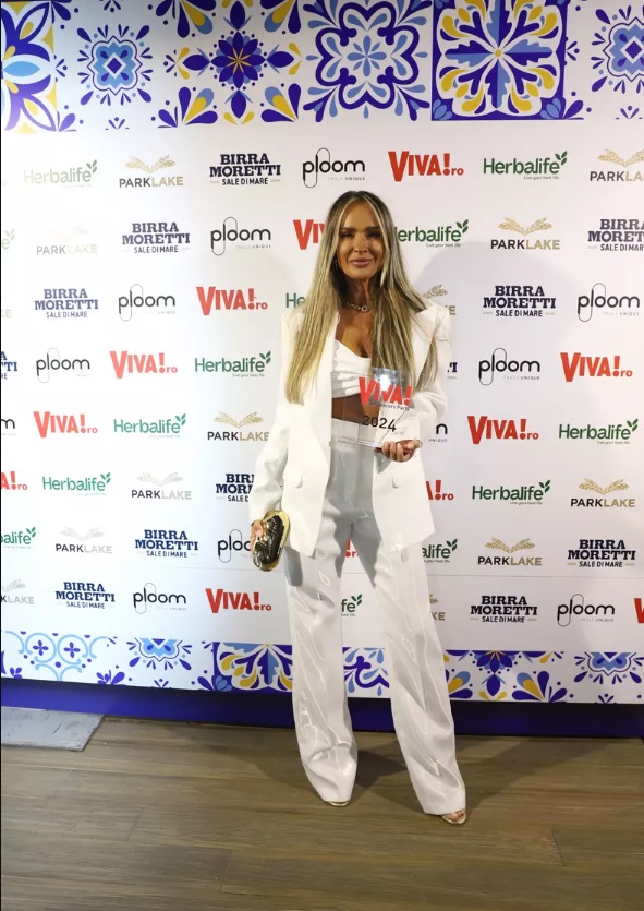 Cum s-au îmbrăcat vedetele la VIVA! Influencers Party 2024. Elena Gheorghe a făcut furori într-o rochie mini, iar Laura Cosoi într-una transparentă