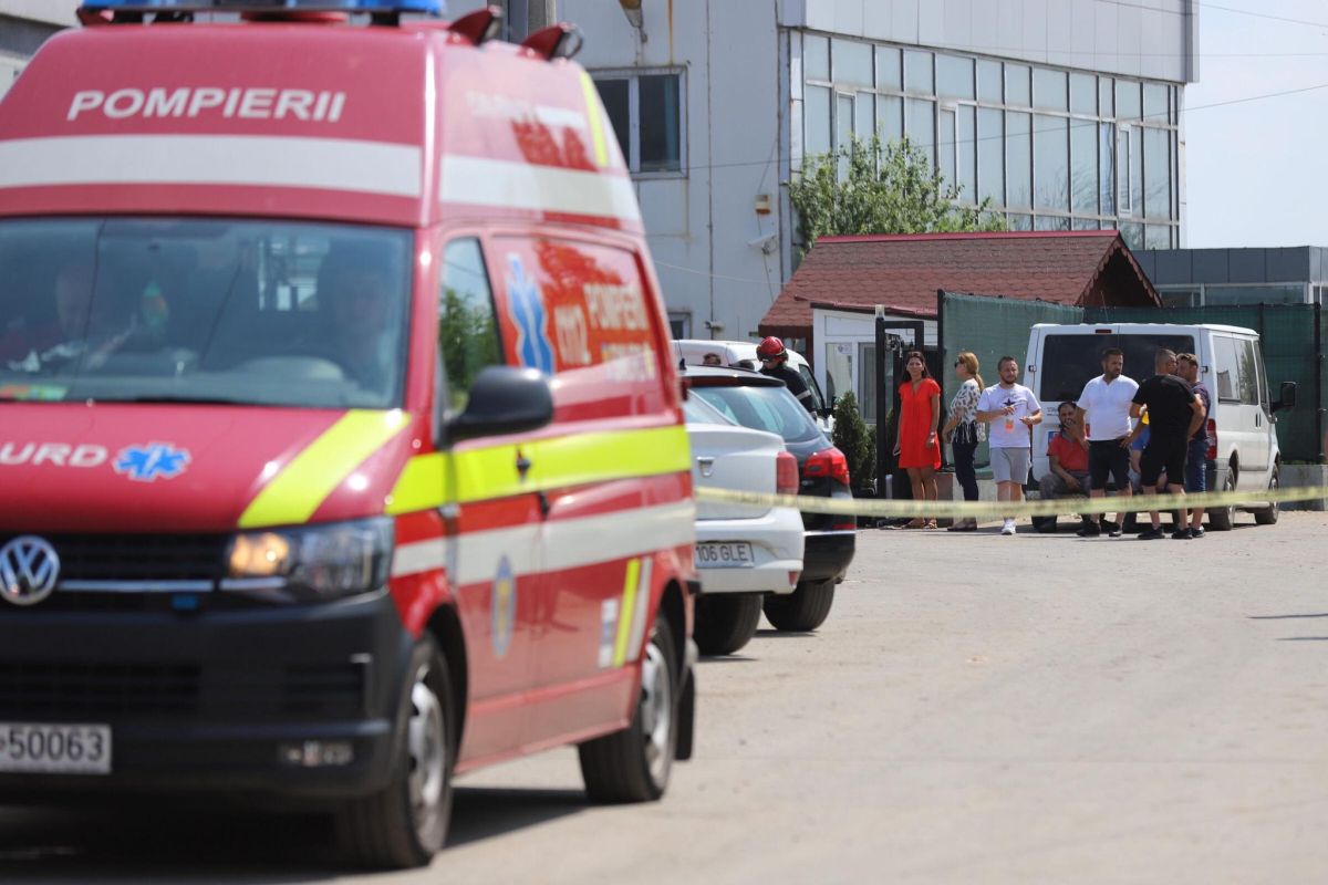 Imagini de la locul exploziei din Popești-Leordeni, soldată cu 11 răniți