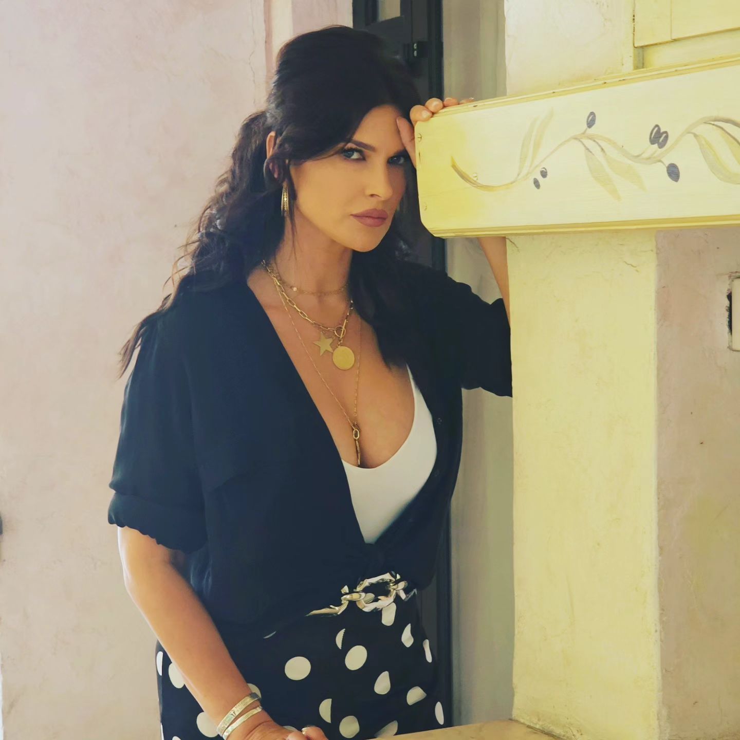 Cum arată Monica Bîrlădeanu în costum de baie la 44 de ani. A făcut furori pe plaja din Grecia