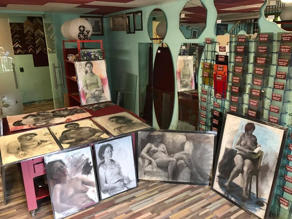 Și-a vândut mașina pentru a deschide o afacere care însoțeste arta