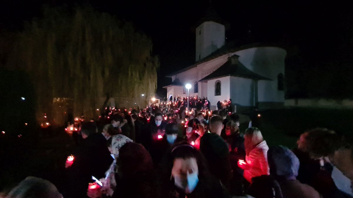 Peste 1.500 de oameni, la slujba de la Mănăstirea Gorovei, în Botoșani