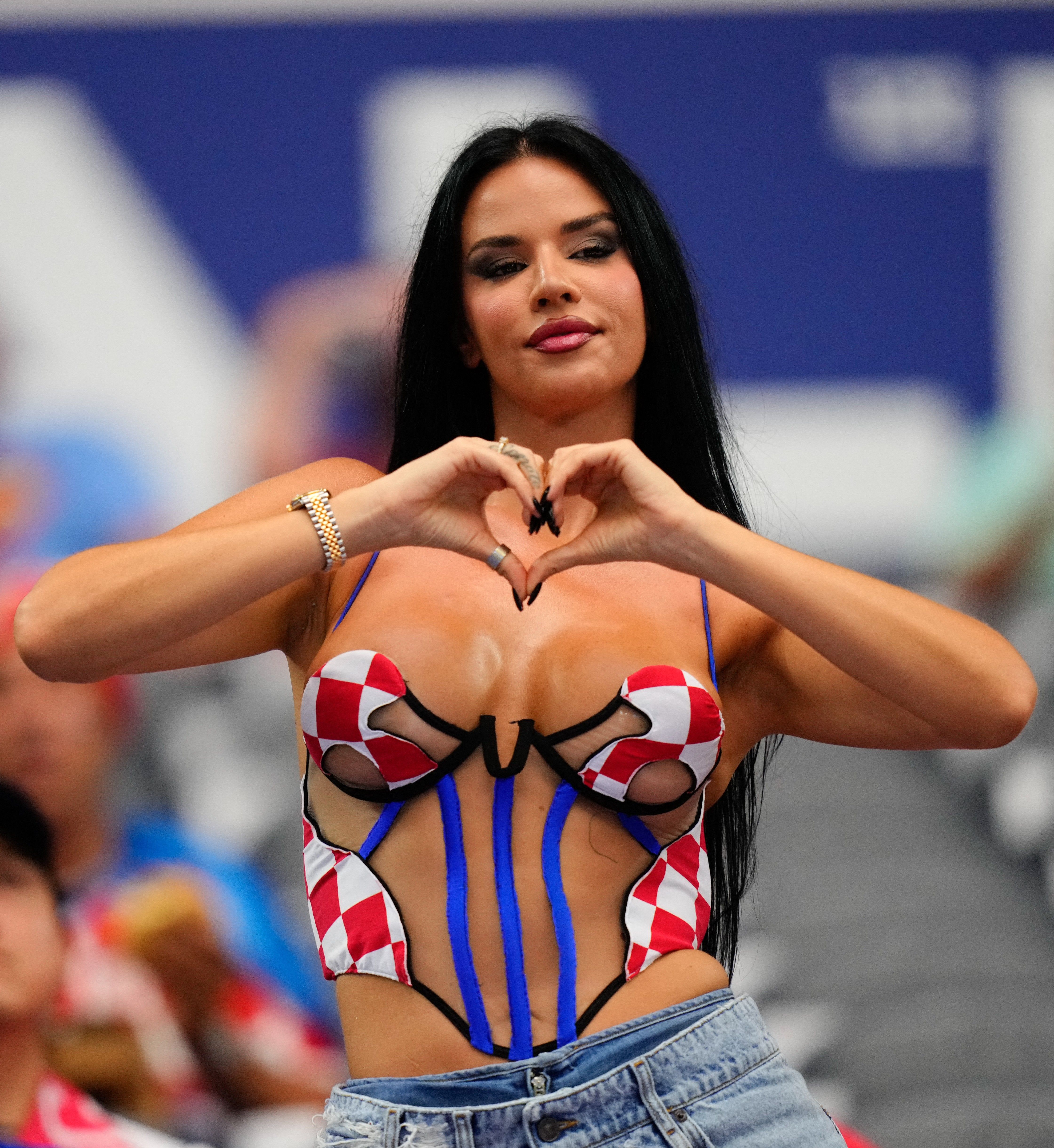 „Cea mai sexy fană din lume” a reapărut la Campionatul Mondial de Fotbal 2026. Cine este „Knöll Doll”