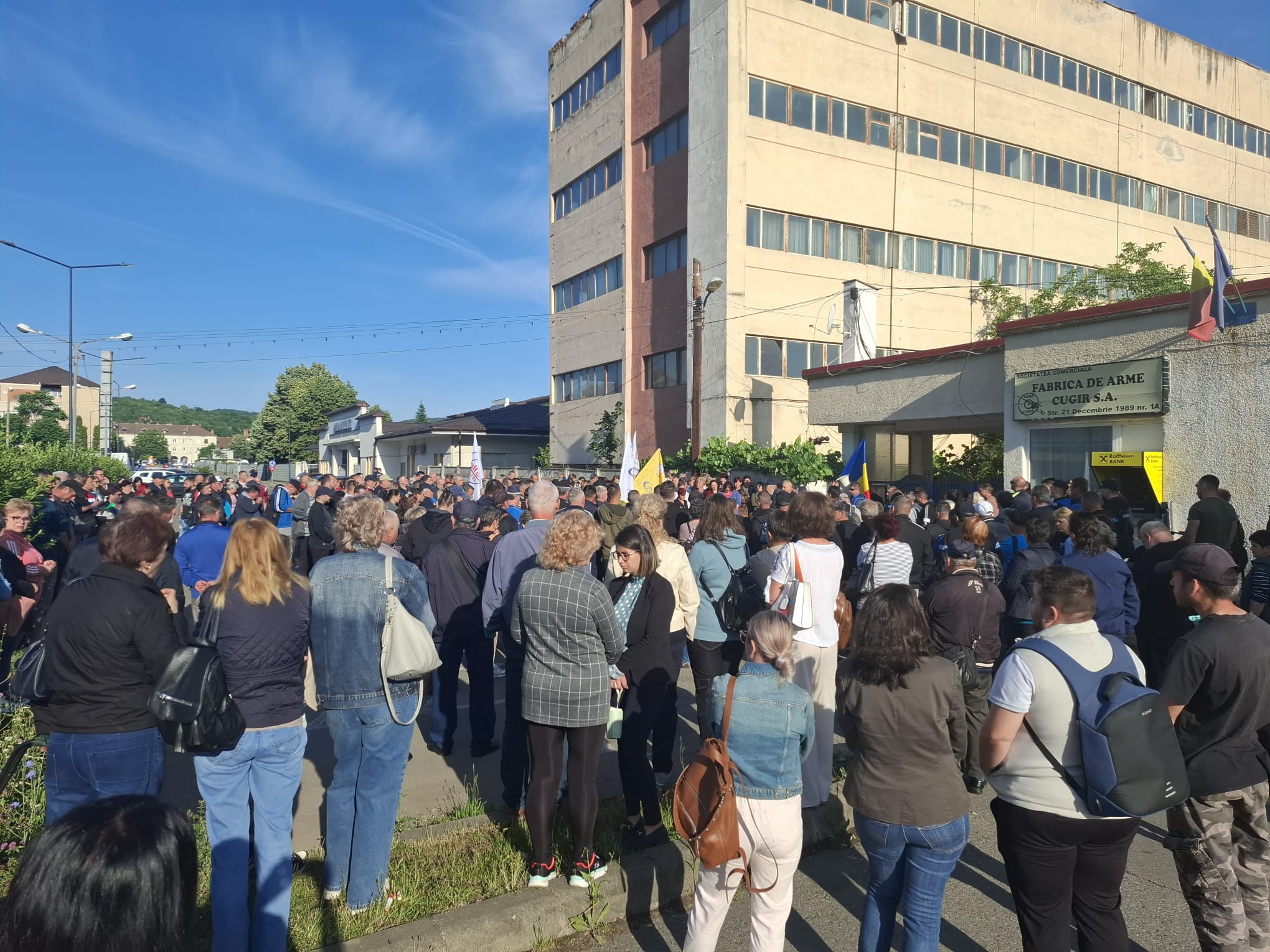 Proteste din cauza legii salarizării: sindicaliștii SANITAS, angajații de la Fabrica de Arme Cugir, ANAF și magistrații se revoltă