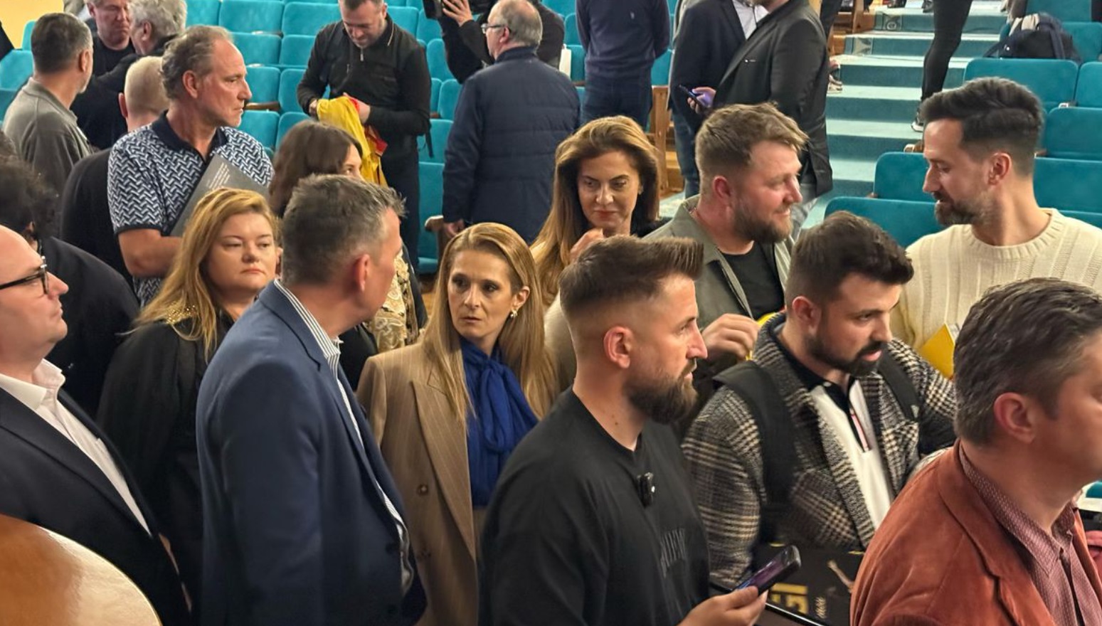 Gestul făcut de Marilena Hagi la lansarea autobiografiei soțului ei. A atras atenția și cu ținuta elegantă, creată de Victoria Beckham