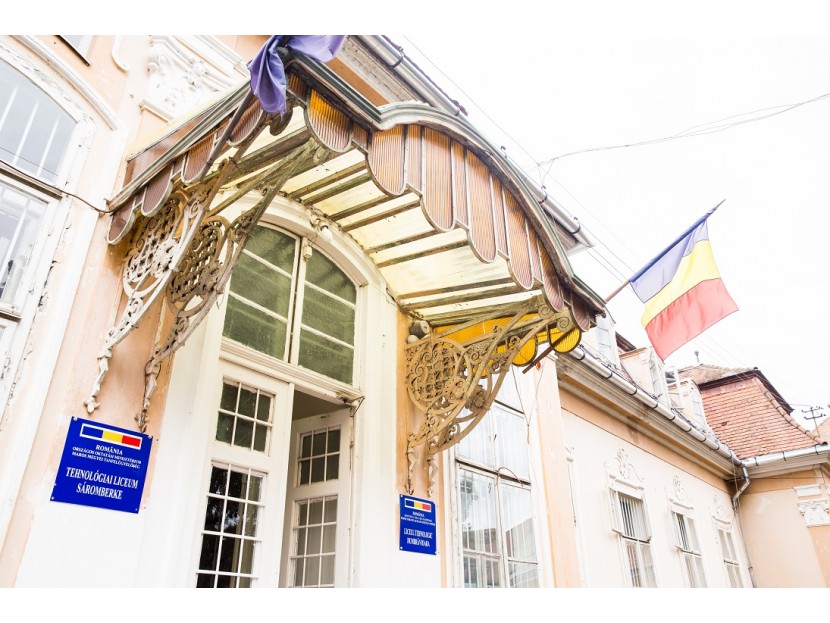 GALERIE FOTO| Pentru ce sumă a fost scos la vânzare Castelul Teleki, unul dintre cele mai importante edificii din Transilvania