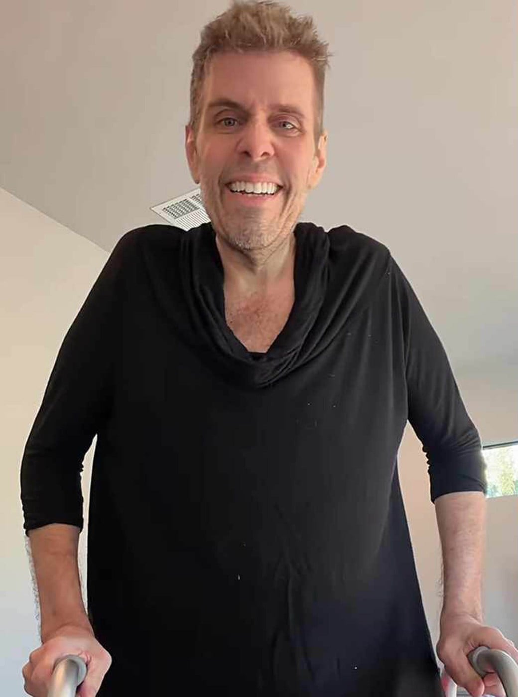 Momente de panică în casa lui Perez Hilton. Poliția și echipele medicale au intervenit după un live tulburător pe TikTok