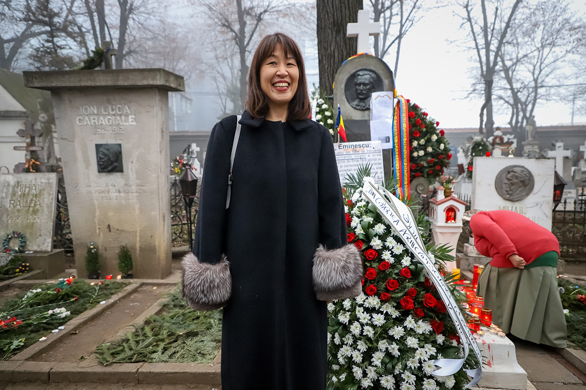 Confesiunea artistei japoneze care trăiește de 20 de ani în România: “Când am ajuns aici, toată lumea îmi cerea numărul de telefon și mă întreba ce salariu am!”