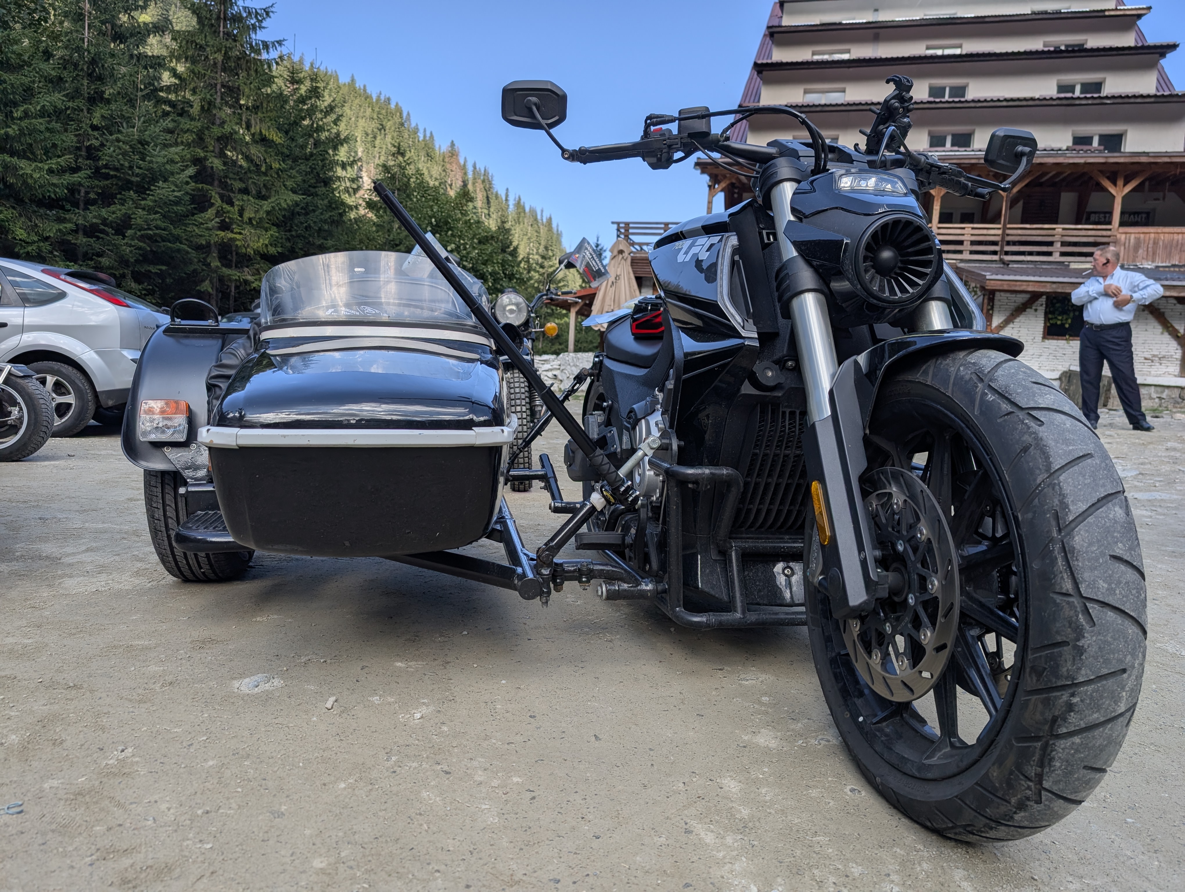 Transfăgărașanul, parcurs în motocicletă de persoane cu dizabilități