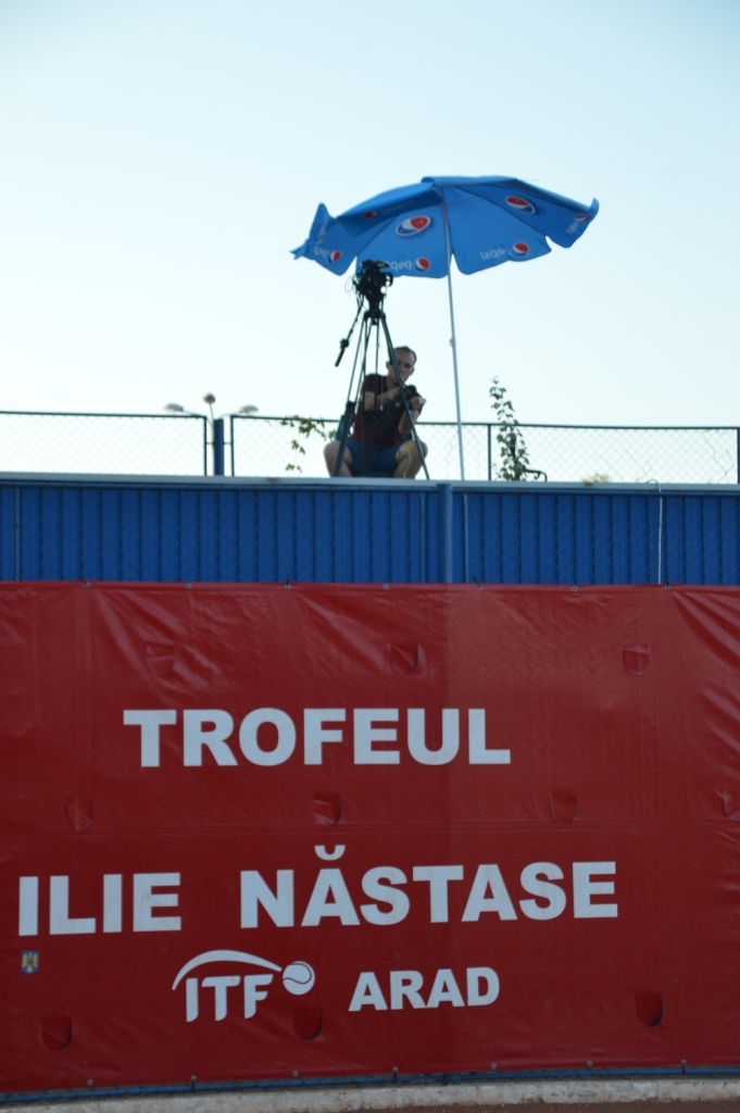 Ilie Năstase a premiat campioanele în proba de dublu a turneului ITF de la Arad care îi poartă numele / GALERIE FOTO