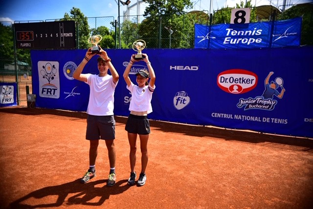 Maria Popa și Alexandru Coman, câștigători ai celei de opta ediții a Dr. Oetker Junior Trophy la tenis. Poveste specială a câștigătorului trofeului „Florența Mihai”