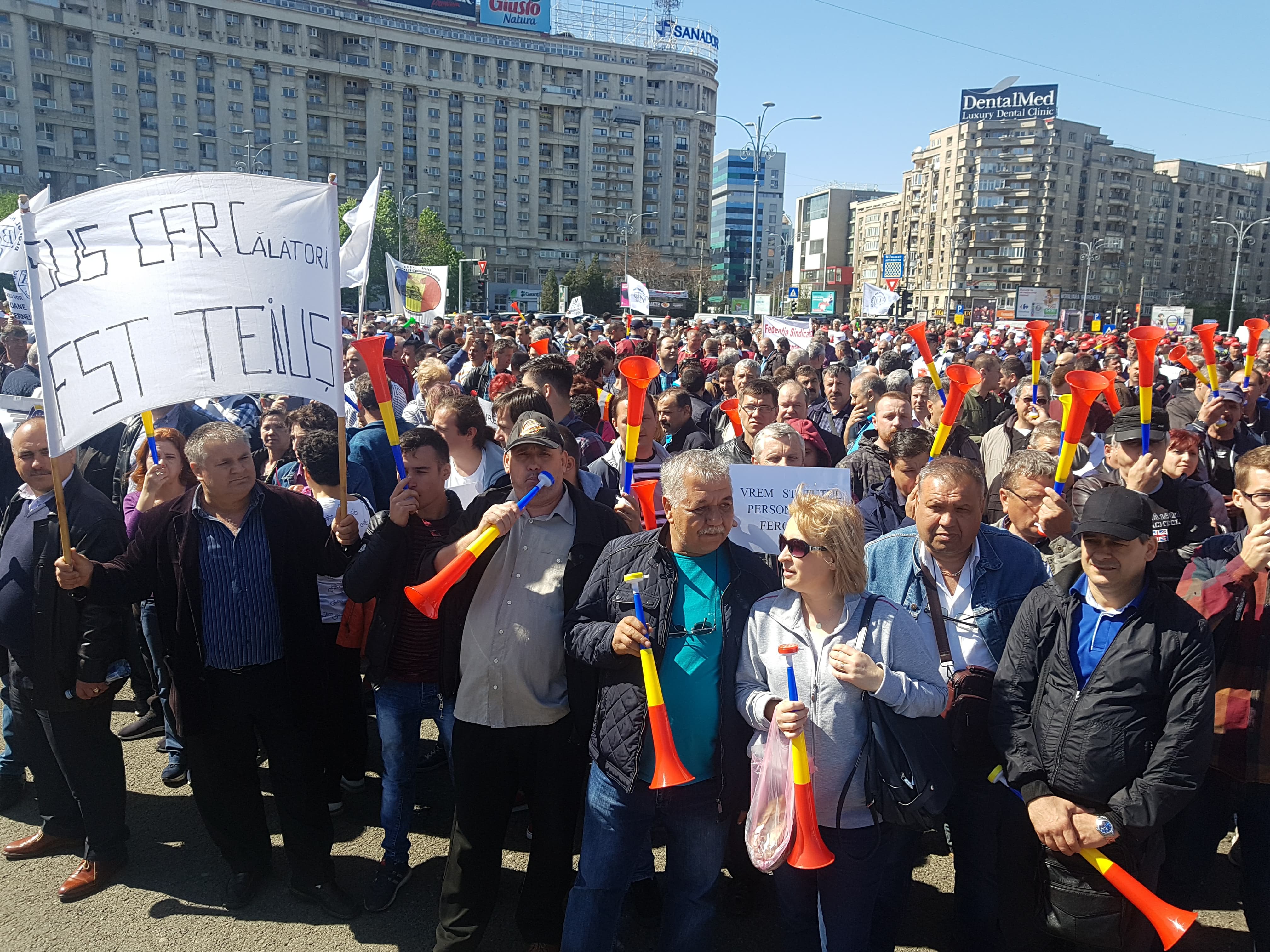 UPDATE. Protest al sindicatelor din căile ferate. 2.000 de ceferiști mărșăluiesc într-un miting, în București / FOTO&VIDEO