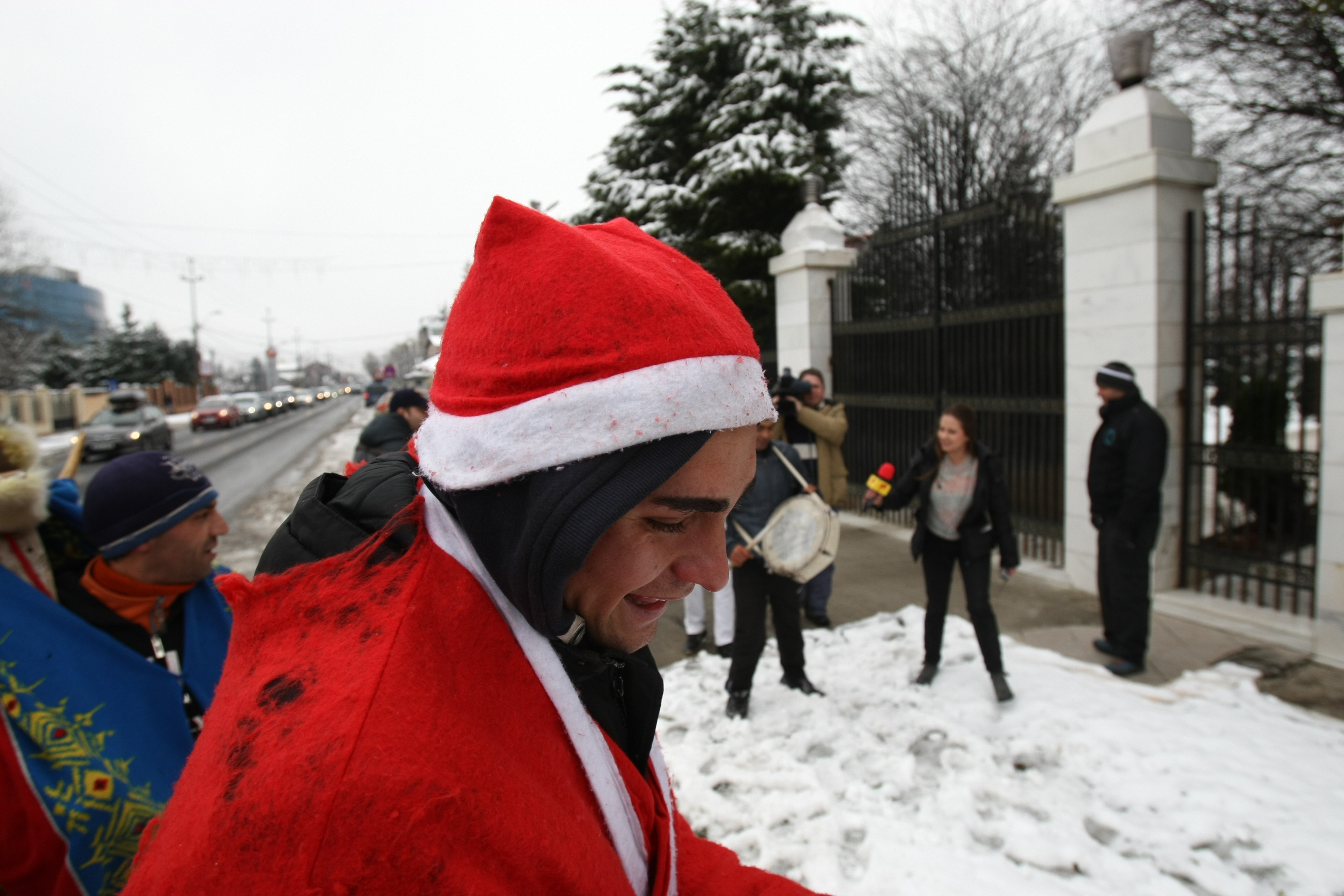 LINIȘTE ÎN PIPERA / Gigi Becali nu mai primește colindători / GALERIE FOTO