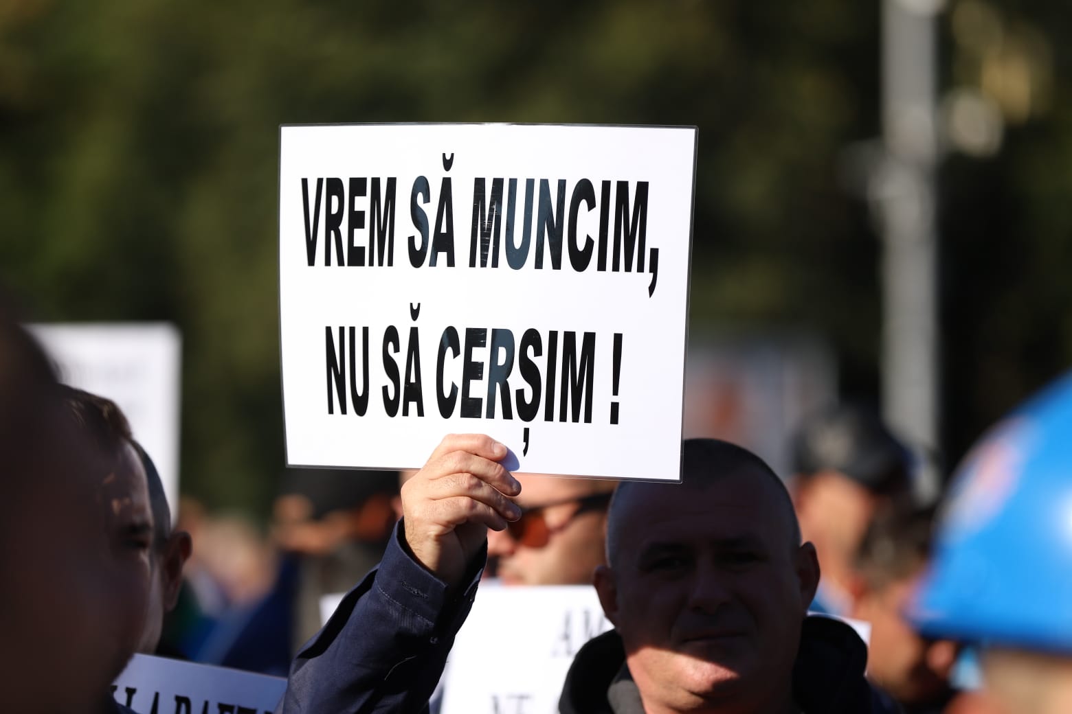 Minerii protestează în Piața Victoriei după modificările din noua lege a pensiilor