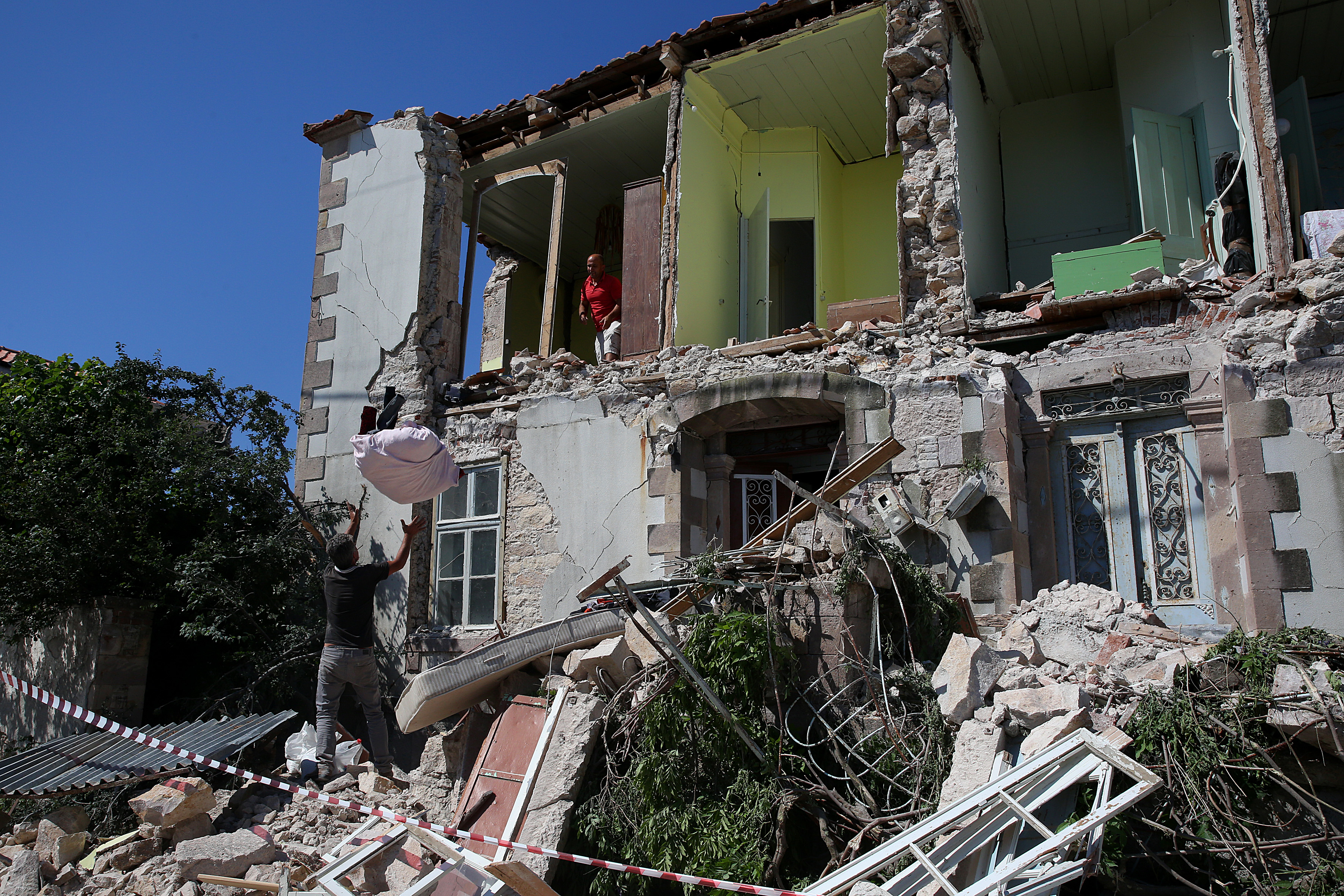 UPDATE | Stare de urgență în insula Lesbos, în urma seismului cu magnitudinea de 6,3 din Marea Egee