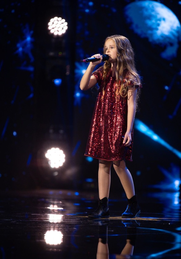 Rebeca Rizea, fetița de la „Românii au talent” despre care Pavel Bartoș a spus că are vocea Mădălinei Manole: „Cântă unu la unu și are doar 8 ani”