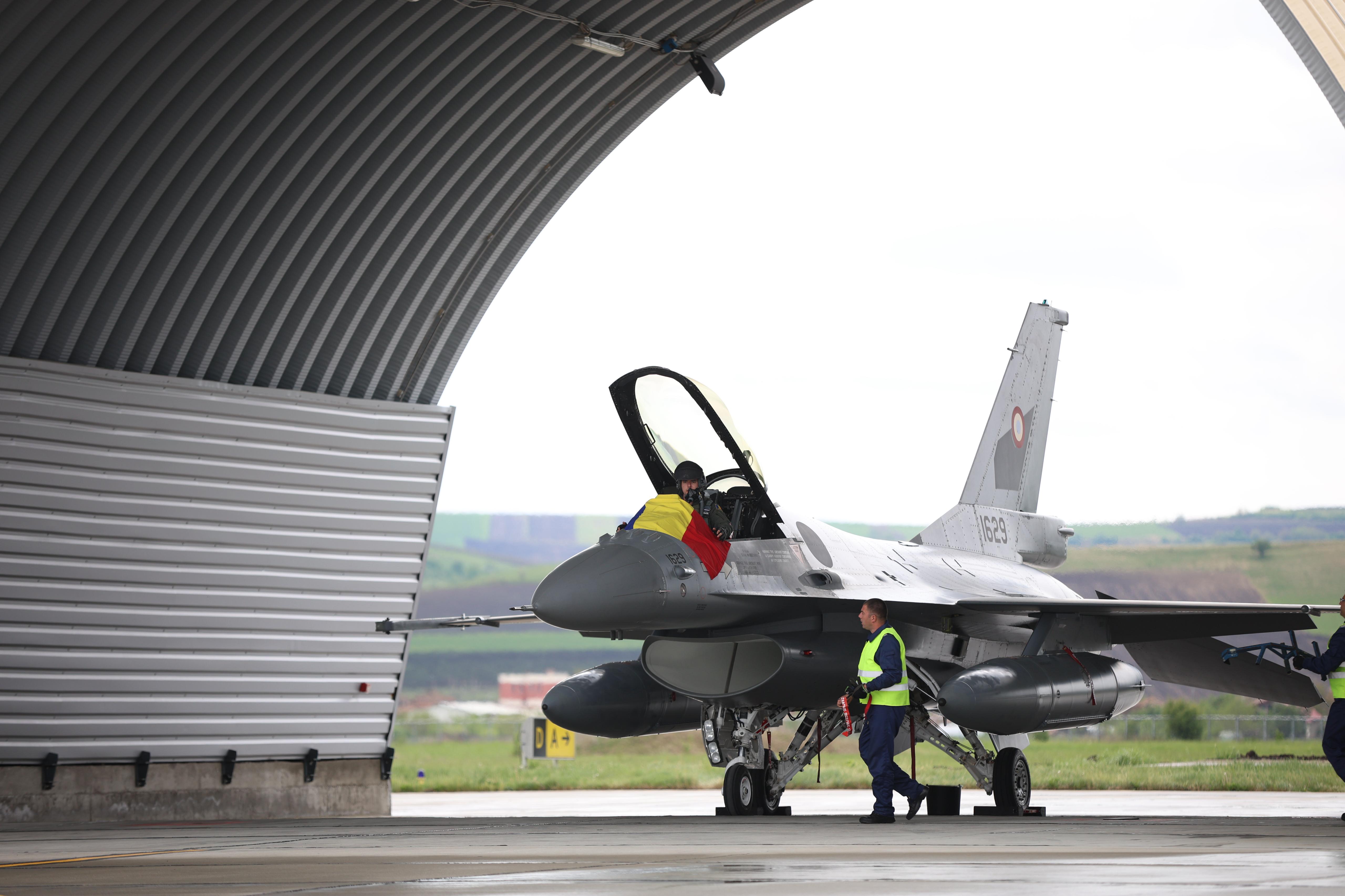 Alte trei avioane F-16 Fighting Falcon cumpărate din Norvegia au ajuns în România. MApN: „Ne consolidăm capabilităţile de apărare aeriană”