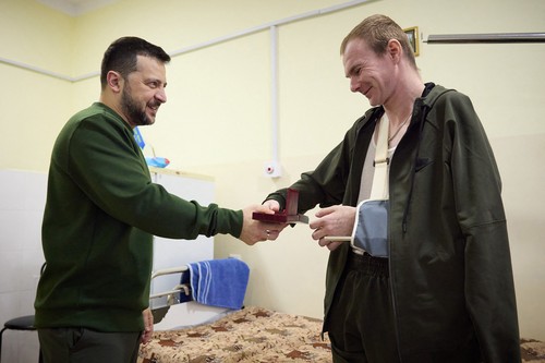 Zelenski, fotografiat în trașee și buncăre. Liderul ucrainean, în vizită la fortificațiile care se construiesc în Sumî | VIDEO