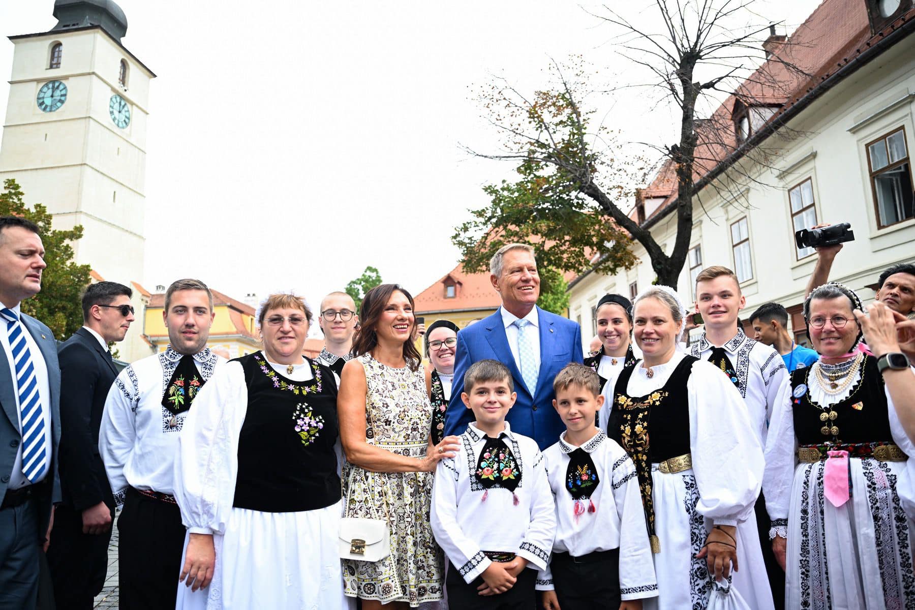 Cât costă rochia purtată de Carmen Iohannis la un eveniment, în Sibiu. Nu a mai ales un designer român, ci unul american