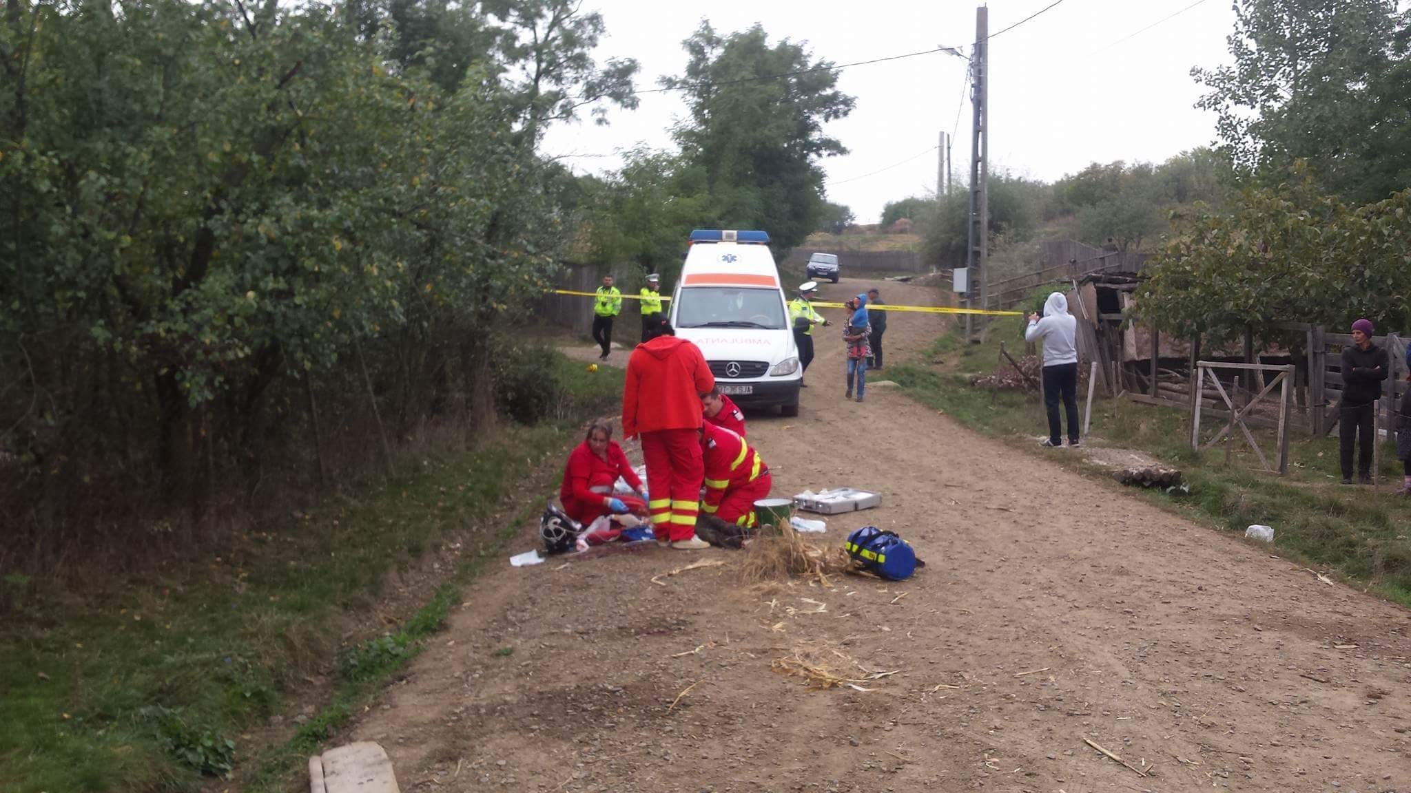 Accident tragic! Căruța în care se aflau doi copii s-a răsturnat GALERIE FOTO