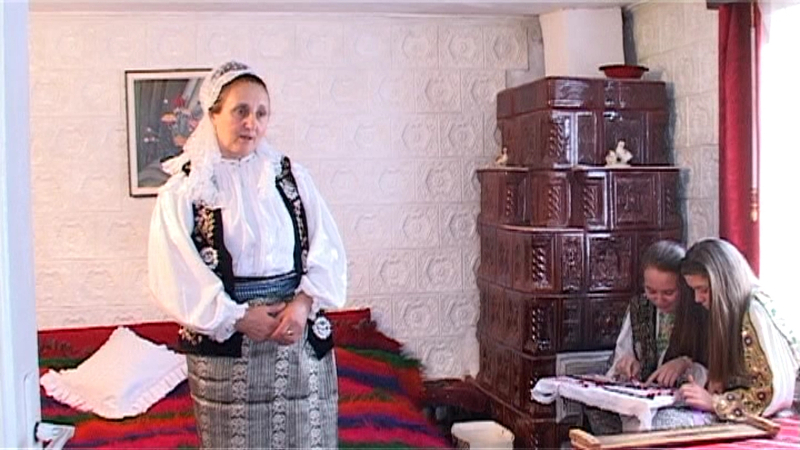 O vrânceancă reînvie tradiția polulară într-un atelier dotat cu bani europeni