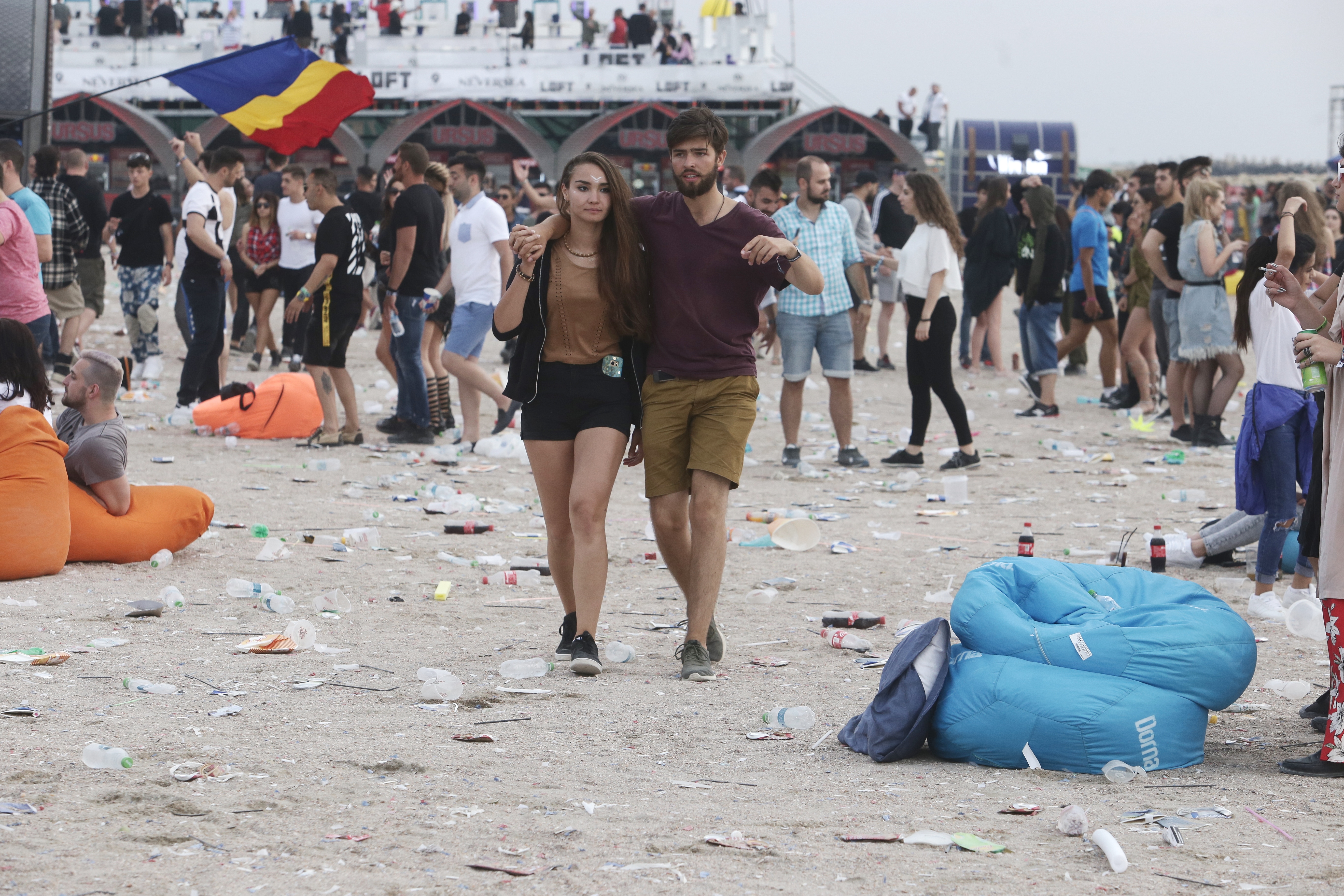 GALERIE FOTO/ Zori de zi la Neversea 2018. Ultraviolete pe covorul de pet-uri