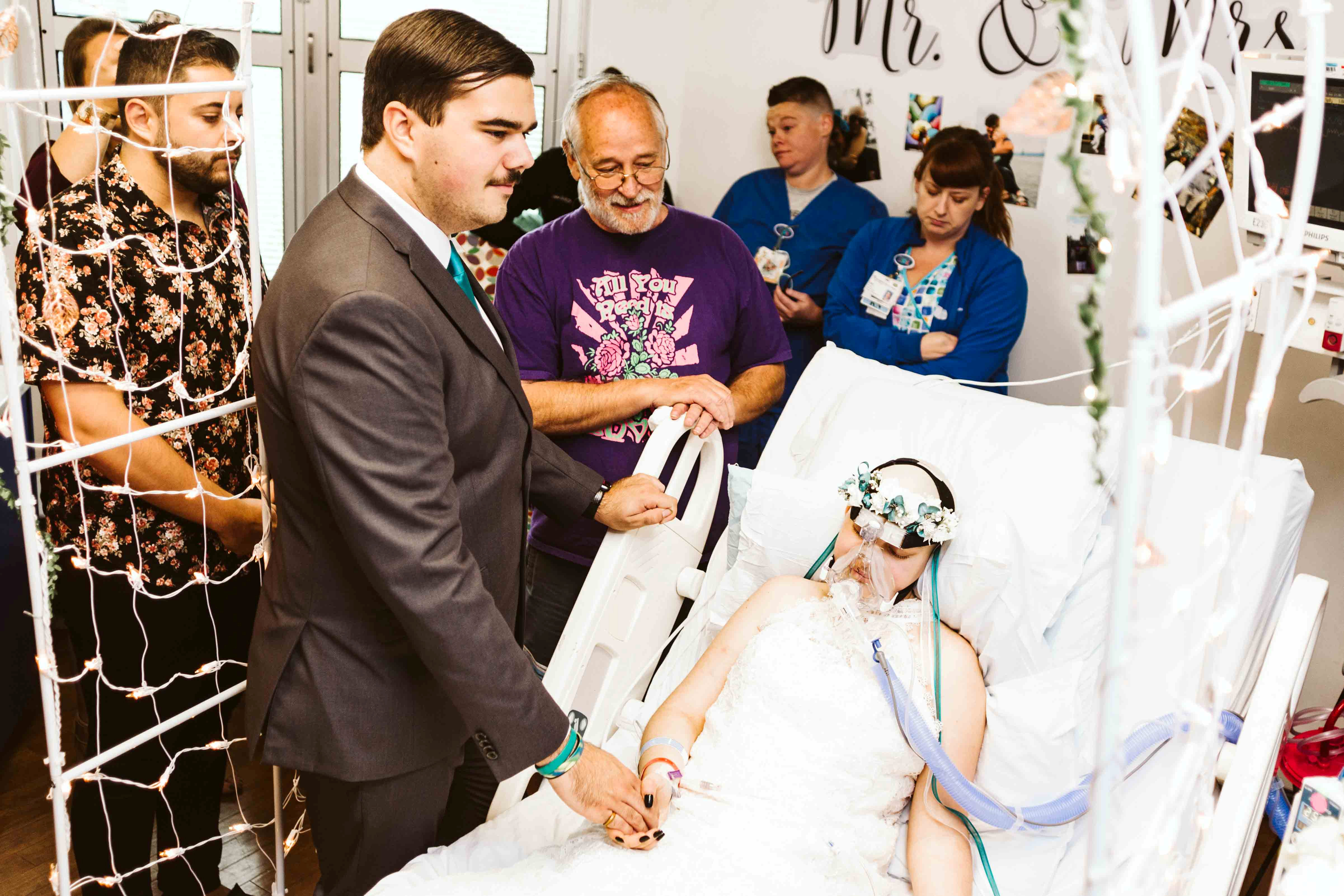 FOTO | O tânăra bolnavă de cancer a avut parte de nunta visurile ei cu trei zile înainte să moară
