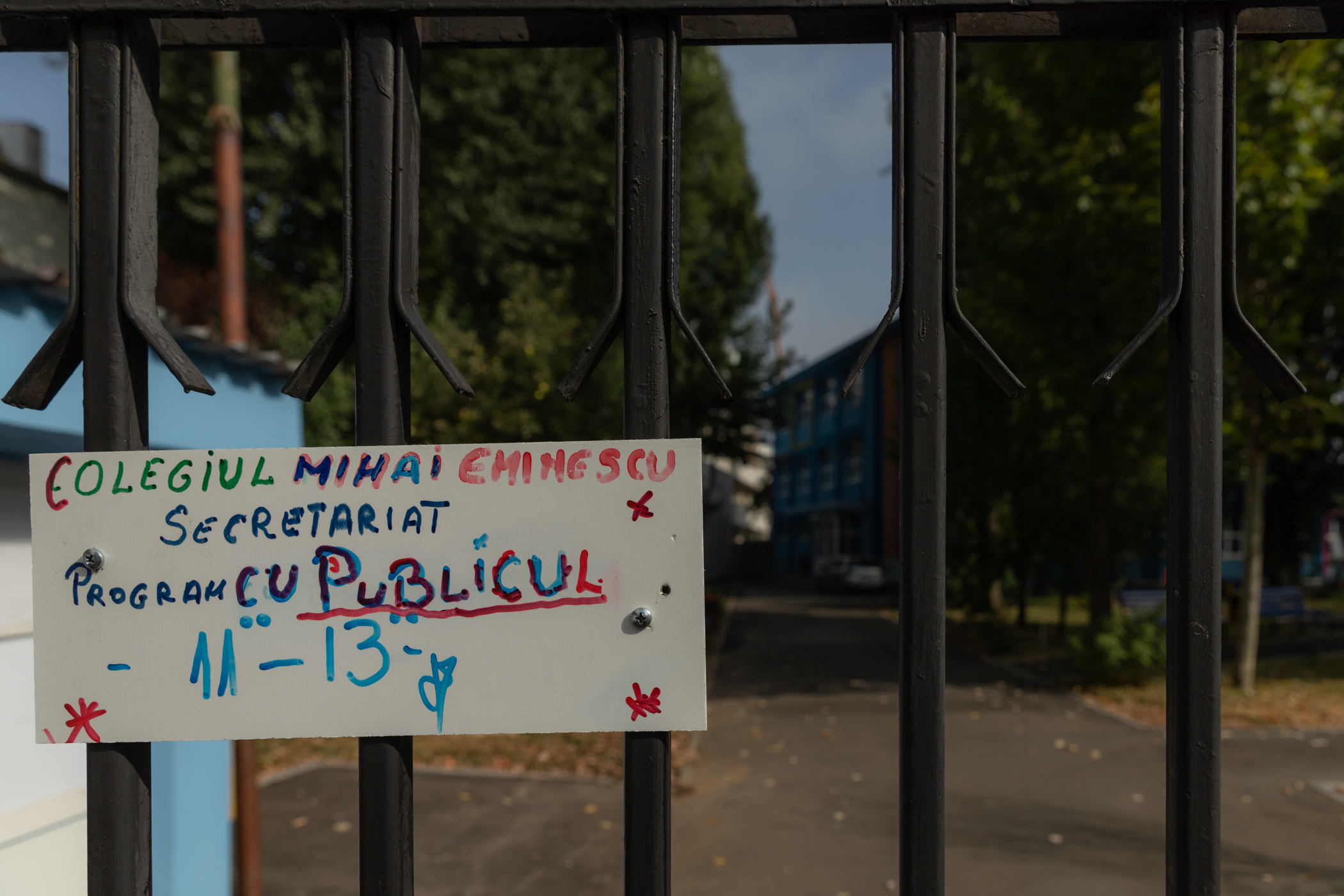 Mii de elevi din sectorul 4, mutați de primărie „temporar” în alte locații, pentru consolidări care nu au început nici după 2 ani