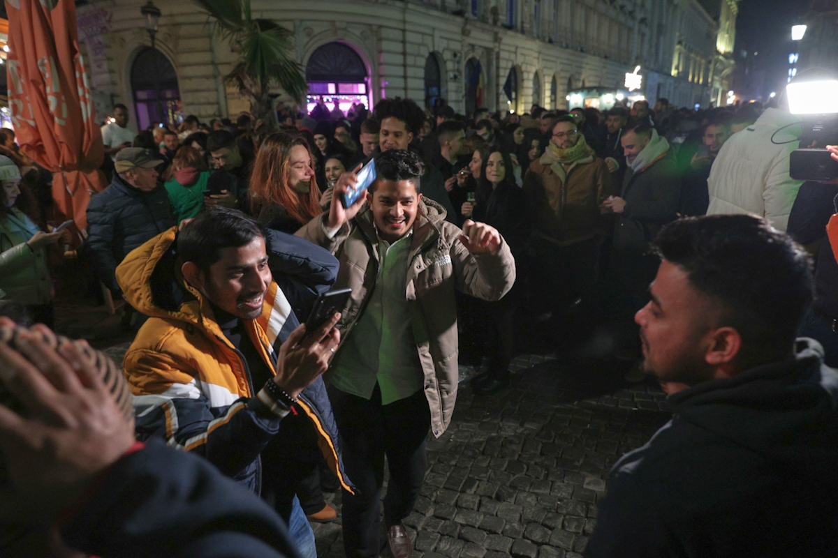 FOTO. Sute de persoane au petrecut de Revelion în Centrul Vechi, din București. A fost show și în Parcul IOR