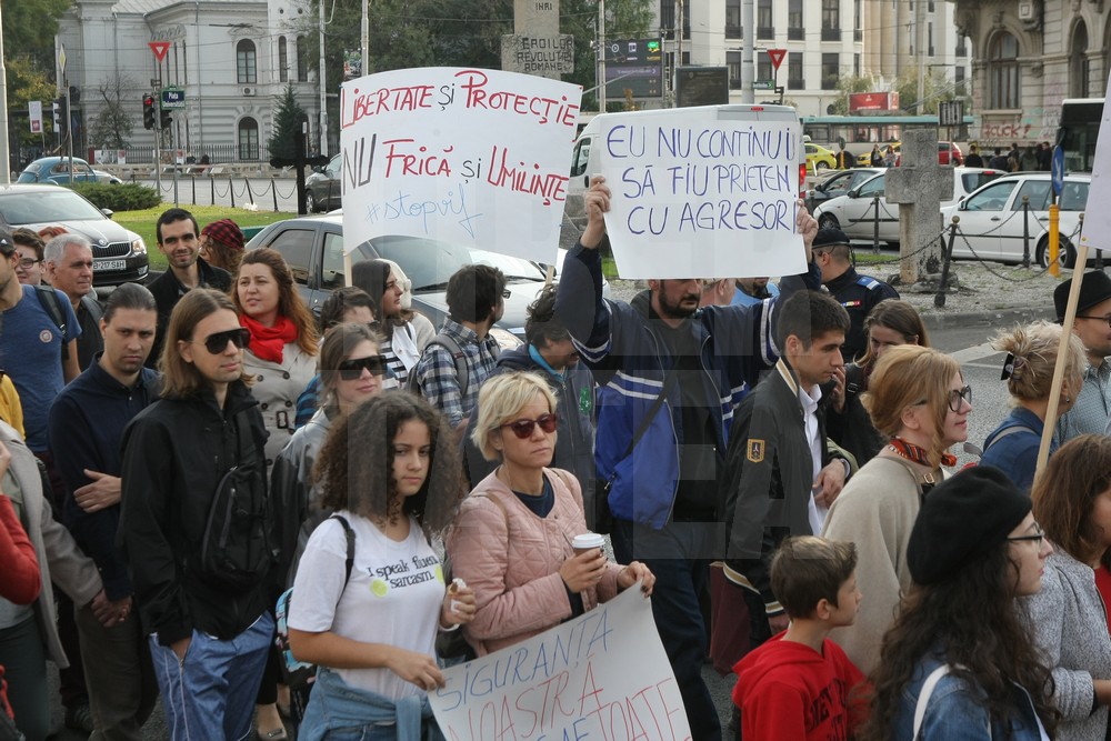 GALERIE FOTO/ Marş împotriva violenţei domestice, în Bucureşti: "Împreună pentru siguranţa femeilor"