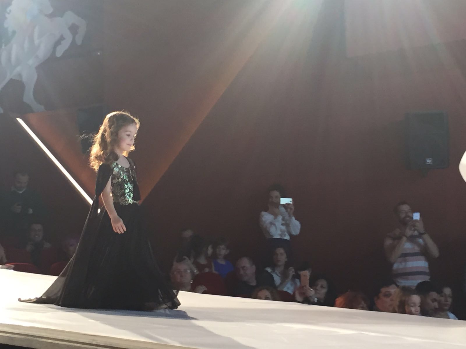 Fiica lui Dan Cruceru, model pentru Cătălin Botezatu | GALERIE FOTO