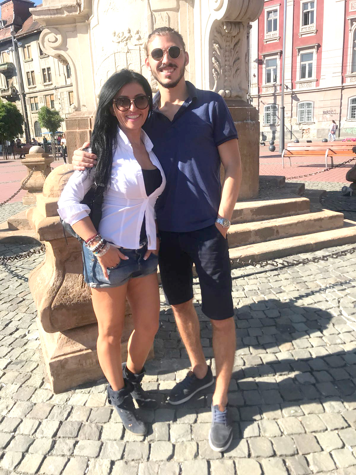 Cum arată fiul antrenoarei Kinga Sebestyen. Alex are 22 de ani și a petrecut patru luni în România împreună cu mama lui
