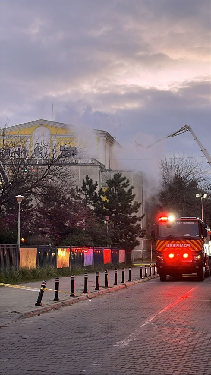 Incendiu la Teatrul Masca din București. Flăcările au cuprins o sală de spectacole