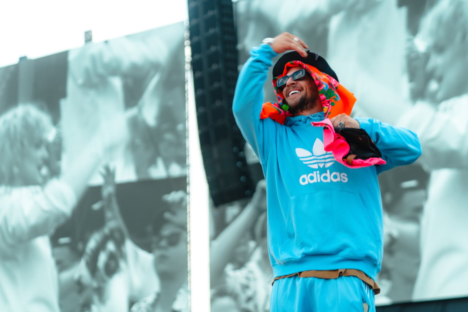 Macanache, 10 ani de carieră: Concert aniversar, rap cu instrumentiști și o expoziție dedicată tatălui său