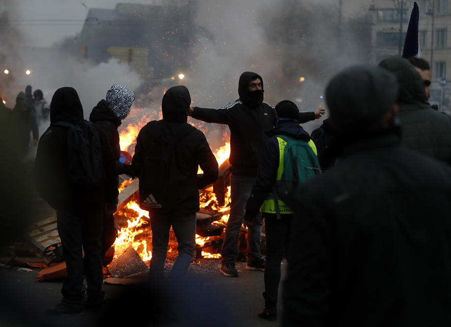 Proteste violente la Bruxelles, față de măsurile sanitare. Zeci de arestări în urma ciocnirilor dintre poliție și manifestanți
